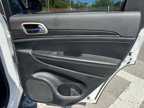Used 2014 Jeep Grand Cherokee Limited image 23