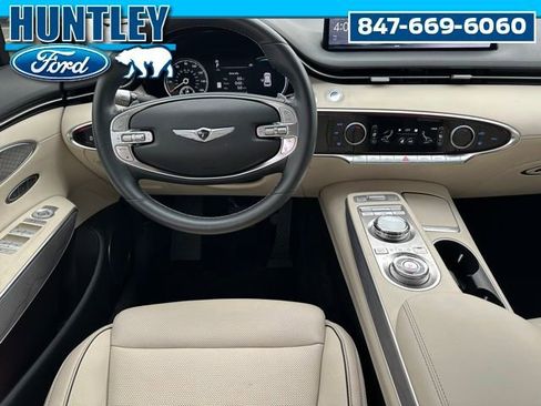 Used 2023 Genesis GV70 2.5T w/ Advanced Package image 17