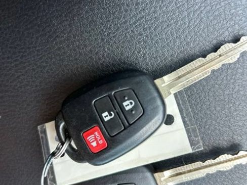 Used 2023 Toyota Tacoma SR AWD/4WD image 22