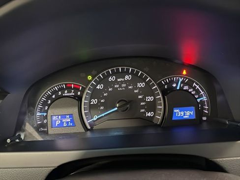 Used 2015 Toyota Camry LE image 18