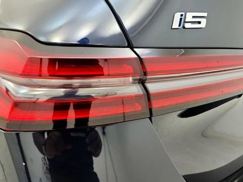 Used 2024 BMW i5 eDrive40i w/ M Sport Package RWD image 27