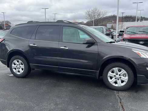 Used 2017 Chevrolet Traverse LS image 3