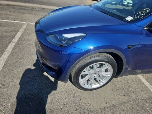Used 2024 Tesla Model Y Long Range AWD/4WD image 3