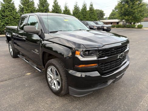 Used 2016 Chevrolet Silverado 1500 Custom w/ Custom Convenience Package AWD/4WD image 7