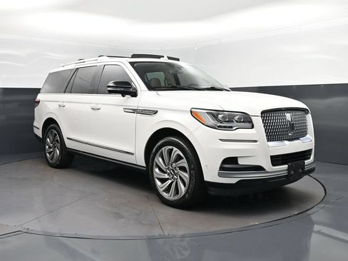 Used 2023 Lincoln Navigator Reserve AWD/4WD image 9