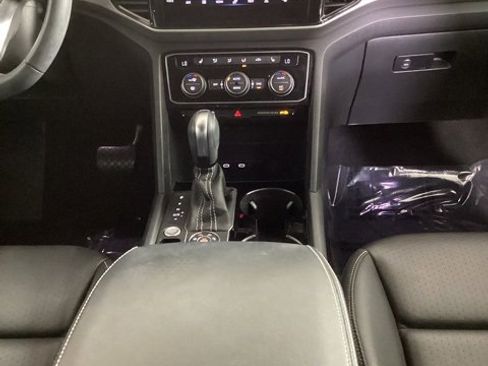 Used 2023 Volkswagen Atlas Cross Sport SE w/ Panoramic Sunroof Package image 21