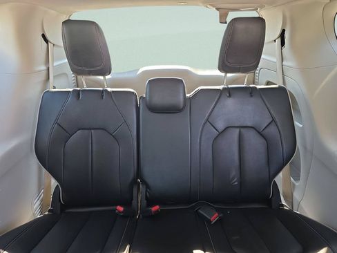 Used 2024 Chrysler Pacifica Limited FWD image 22
