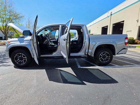 Used 2015 Toyota Tundra SR5 w/ SR5 Upgrade Package AWD/4WD image 23