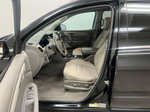 Used 2014 Chevrolet Traverse LT FWD image 17