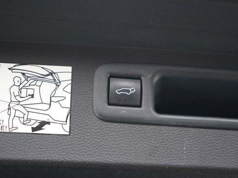 Used 2024 Toyota Highlander XLE image 19