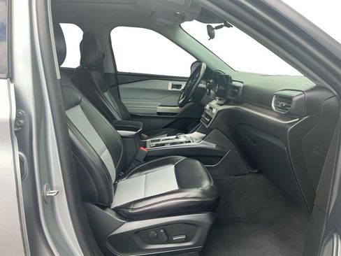 Used 2023 Ford Explorer XLT w/ Equipment Group 202A RWD image 22