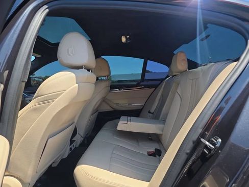Used 2019 BMW 530i w/ Convenience Package RWD image 40