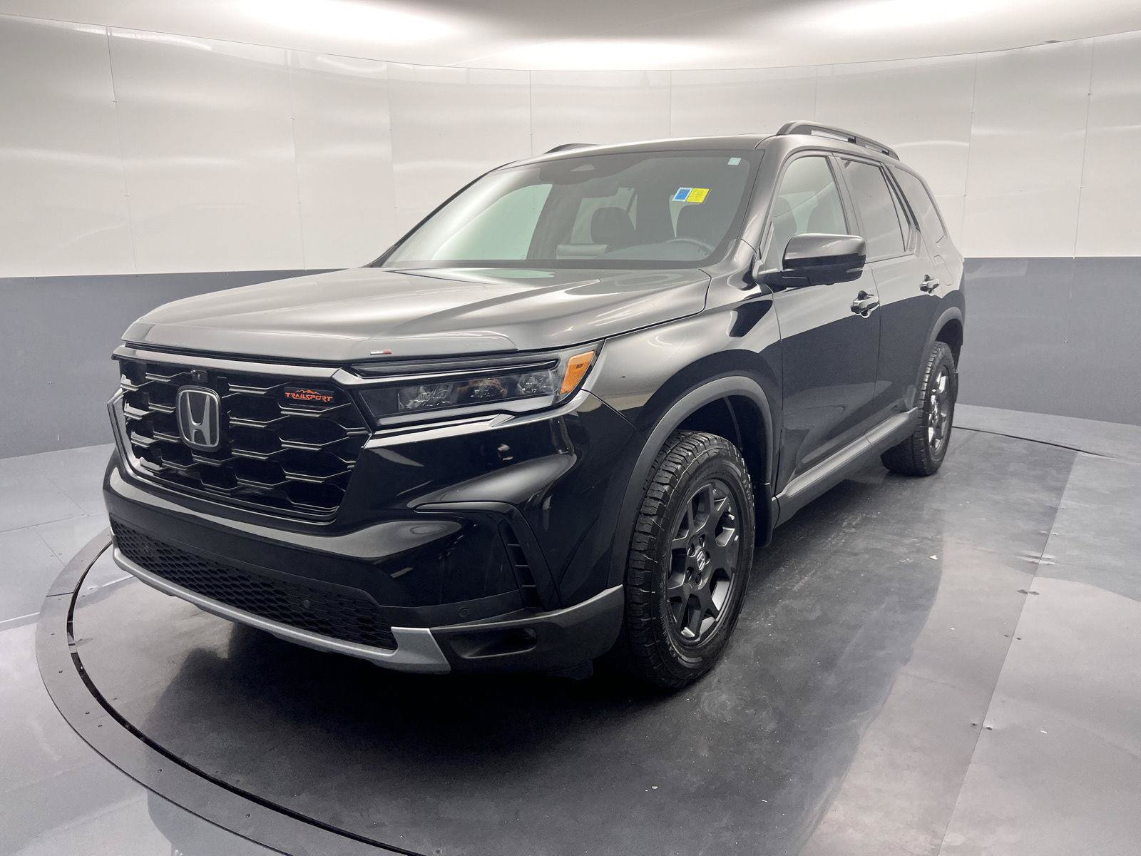 Used 2025 Honda Pilot TrailSport image 32