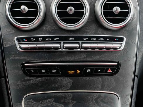 Used 2021 Mercedes-Benz GLC 300 4MATIC image 16