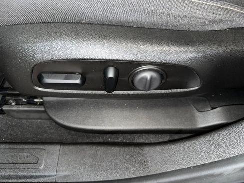 Used 2021 GMC Acadia SLE w/ Driver Convenience Package image 6