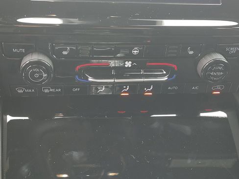 New 2025 Jeep Grand Cherokee L Altitude RWD image 17