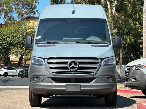 Used 2024 Mercedes-Benz Sprinter 2500 image 8