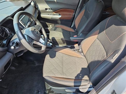 Used 2020 Nissan Kicks SR image 16