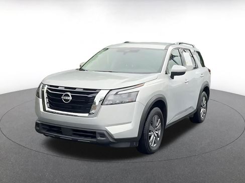 Used 2025 Nissan Pathfinder SV FWD image 7