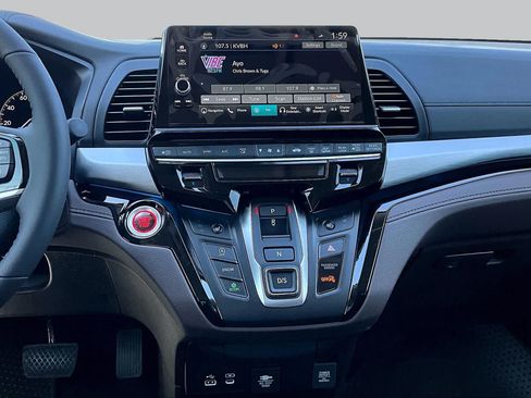 New 2026 Honda Odyssey Touring image 6