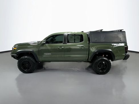 Used 2021 Toyota Tacoma TRD Off-Road w/ TRD Premium Off Road Package AWD/4WD image 10