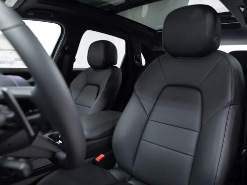 Certified 2026 Porsche Cayenne AWD/4WD image 5