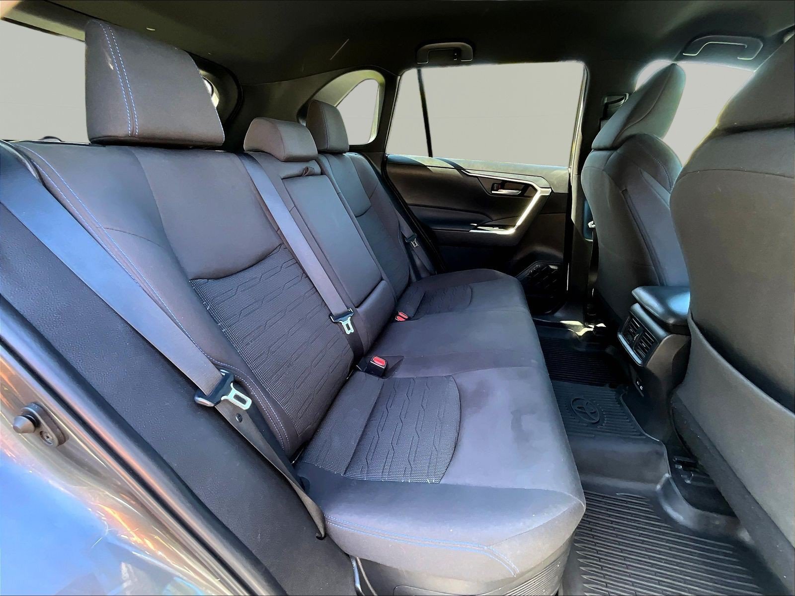 Used 2022 Toyota RAV4 SE w/ SE Grade Weather Package AWD/4WD image 25