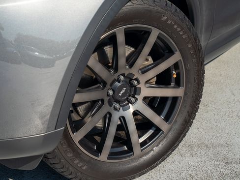 Used 2018 Land Rover Discovery HSE AWD/4WD image 12