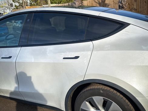 Used 2021 Tesla Model Y Long Range image 6