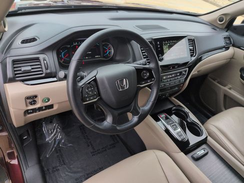 Certified 2020 Honda Pilot Touring image 10