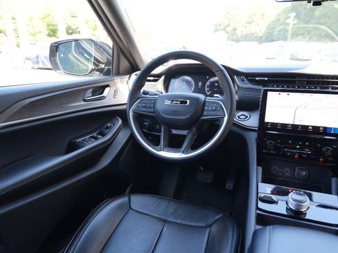 Used 2024 Jeep Grand Cherokee L Limited w/ Luxury Tech Group II AWD/4WD image 13