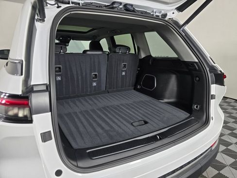 Used 2023 Jeep Grand Cherokee 4WD 4xe image 14
