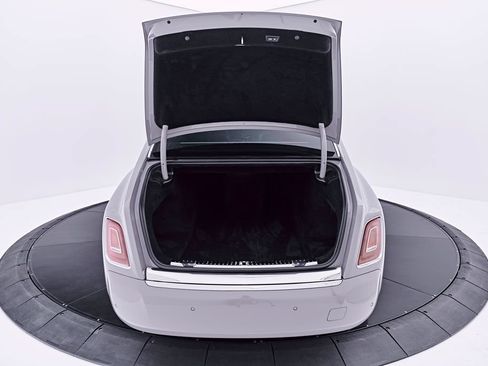 Used 2024 Rolls-Royce Phantom Sedan w/ The Phantom Package RWD image 31