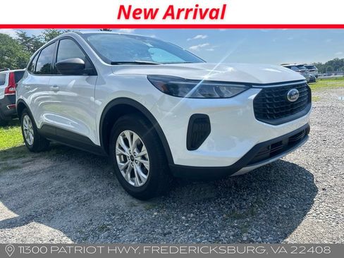Used 2025 Ford Escape Active AWD/4WD image 2
