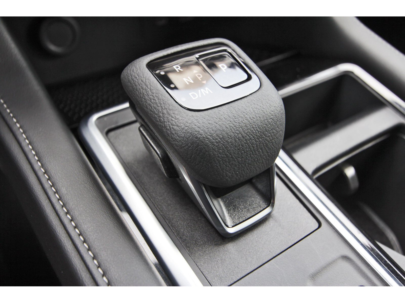 Certified 2025 Nissan Pathfinder SV FWD image 28