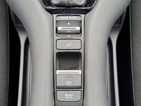 Certified 2024 Honda HR-V LX image 17