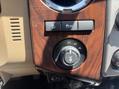 Used 2016 Ford F250 Lariat w/ Lariat Ultimate Package AWD/4WD image 19