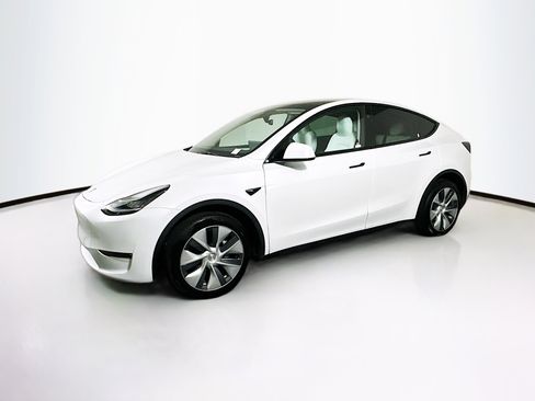 Used 2023 Tesla Model Y Long Range image 4