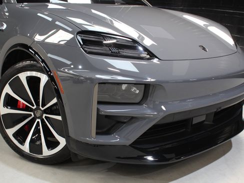 Used 2025 Porsche Macan Turbo Electric AWD/4WD image 13
