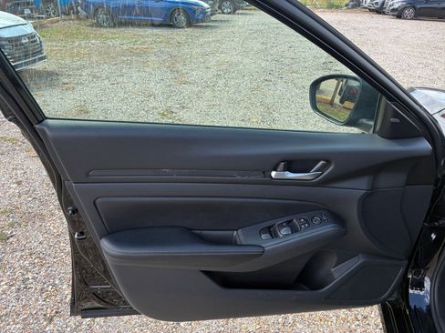 Used 2025 Nissan Altima 2.5 SV image 15