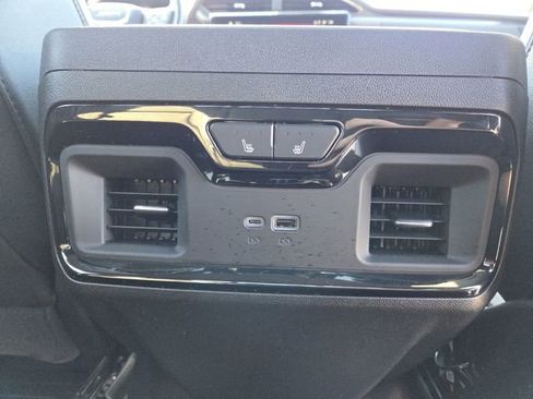 Used 2024 GMC Sierra 2500 AT4 w/ Technology Package image 19