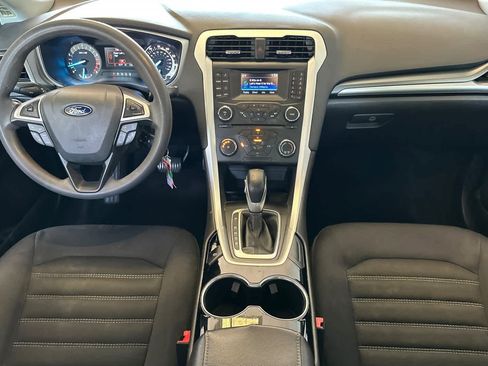 Used 2014 Ford Fusion SE FWD image 3