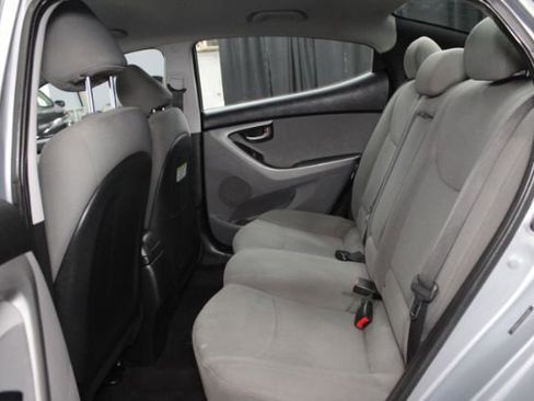 Used 2015 Hyundai Elantra SE image 17