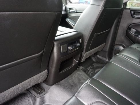 Used 2019 GMC Yukon XL SLT w/ Open Road Package AWD/4WD image 12