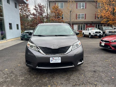 Used 2014 Toyota Sienna LE image 8