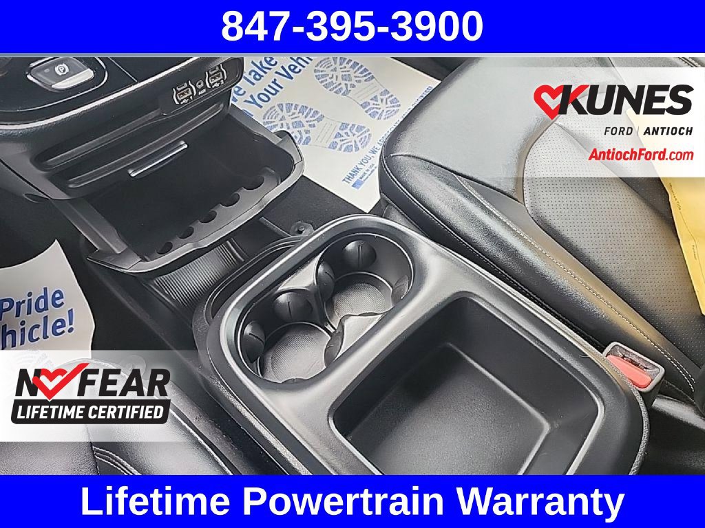 Used 2025 Chrysler Pacifica Select FWD image 32