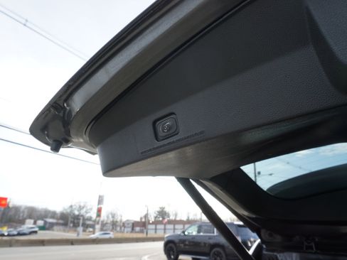 Used 2017 Ford Explorer XLT w/ Equipment Group 202A image 11