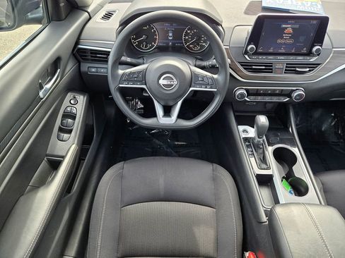 Used 2024 Nissan Altima 2.5 SV image 8