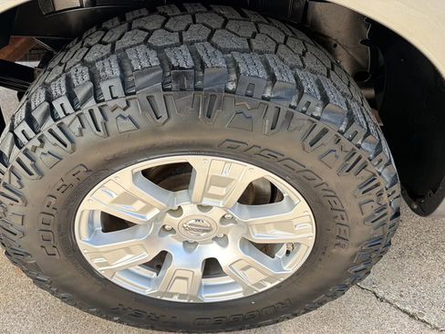 Used 2018 Nissan Titan SV RWD image 10