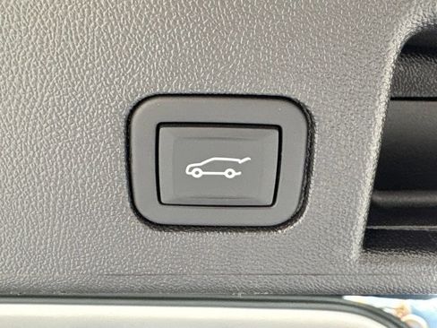Used 2024 Chevrolet Equinox LT FWD image 11